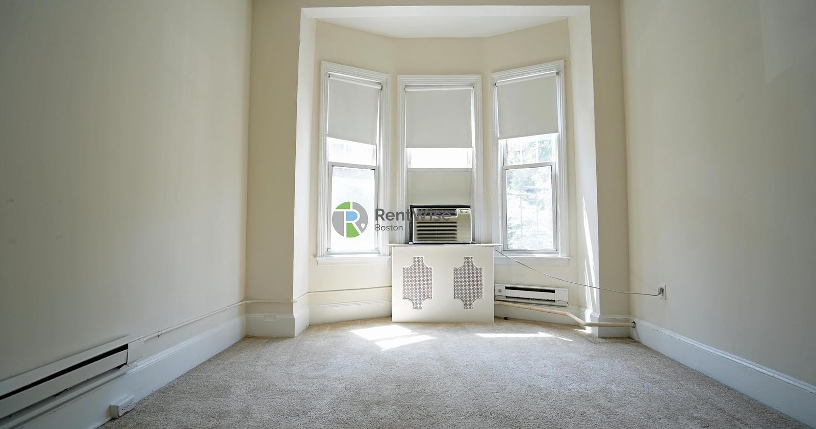 Photo of 1223 Beacon Street