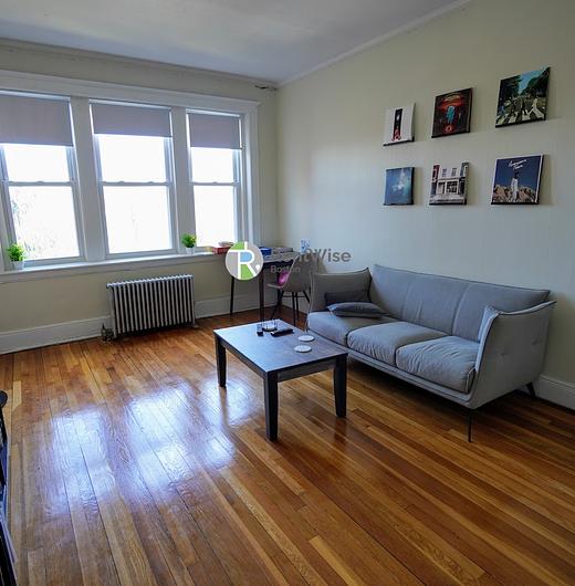 Photo of 1810 Commonwealth Ave