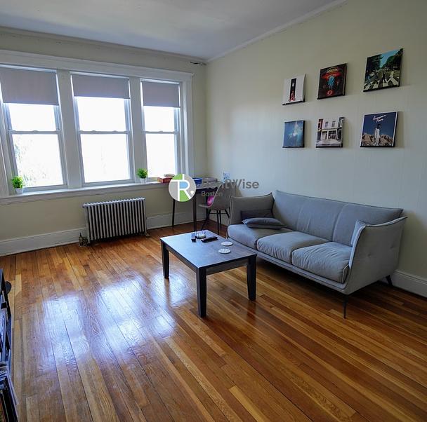 Photo of 1810 Commonwealth Ave