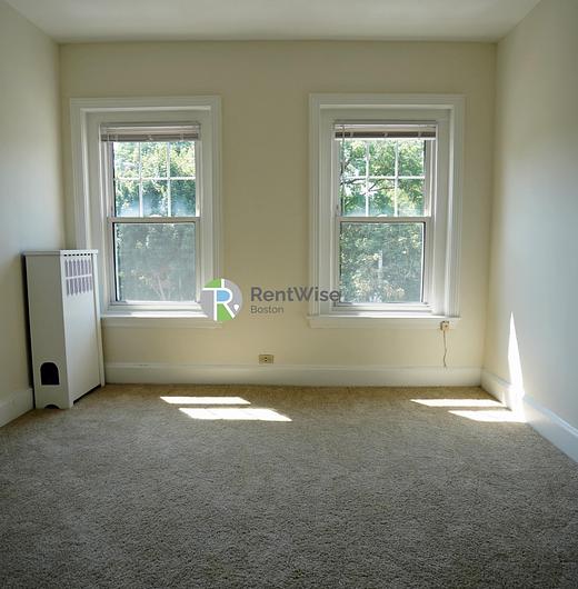 Photo of 1223 Beacon Street