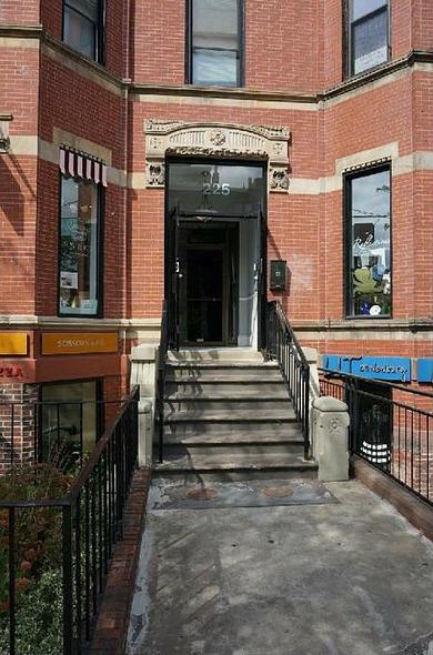 Photo of 225 Newbury St