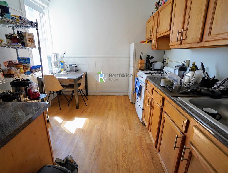 Photo of 1810 Commonwealth Ave