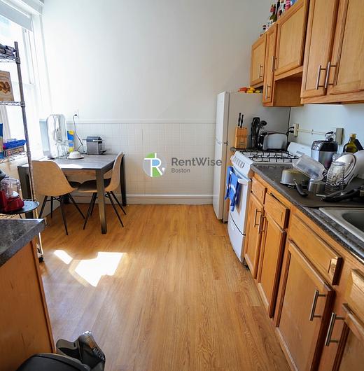 Photo of 1810 Commonwealth Ave