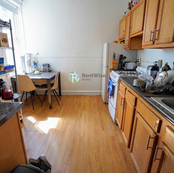 Photo of 1810 Commonwealth Ave