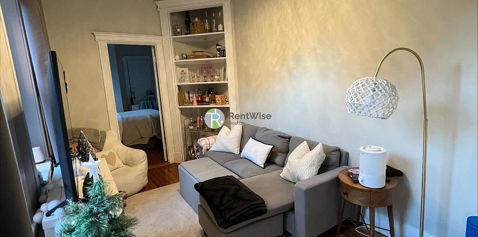 Photo of 70 Joy St
