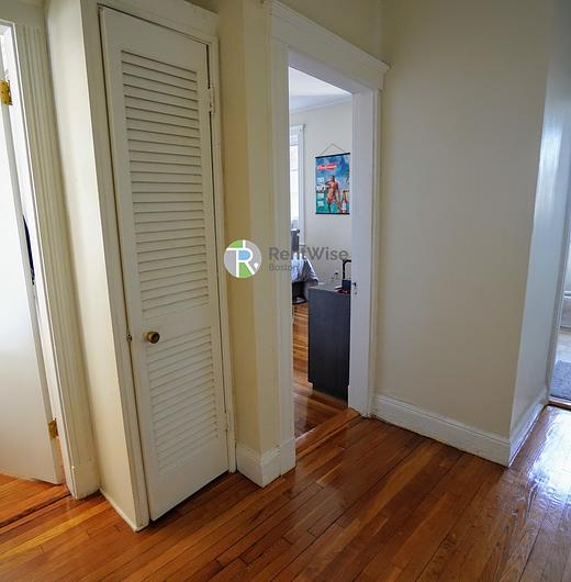 Photo of 1810 Commonwealth Ave
