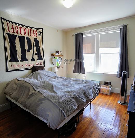 Photo of 1810 Commonwealth Ave