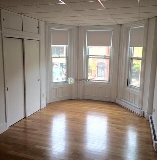 Photo of 272 Newbury St