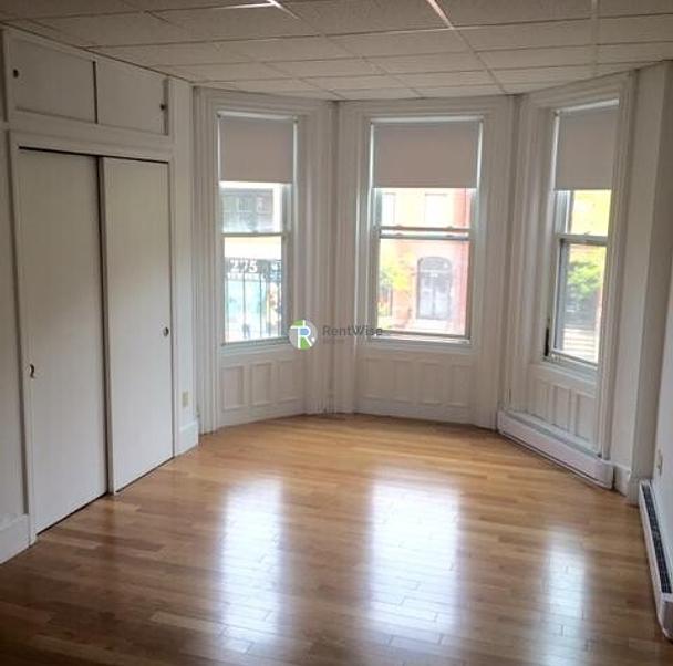 Photo of 272 Newbury St