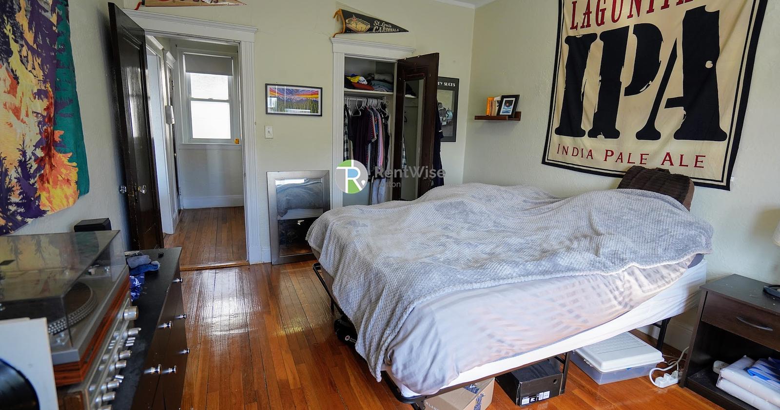 Photo of 1810 Commonwealth Ave