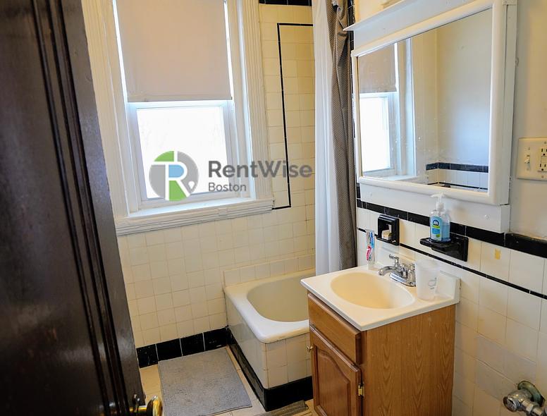 Photo of 1810 Commonwealth Ave