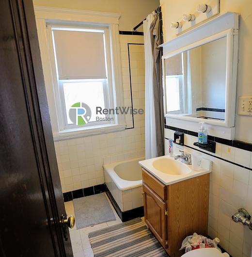 Photo of 1810 Commonwealth Ave