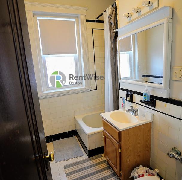 Photo of 1810 Commonwealth Ave
