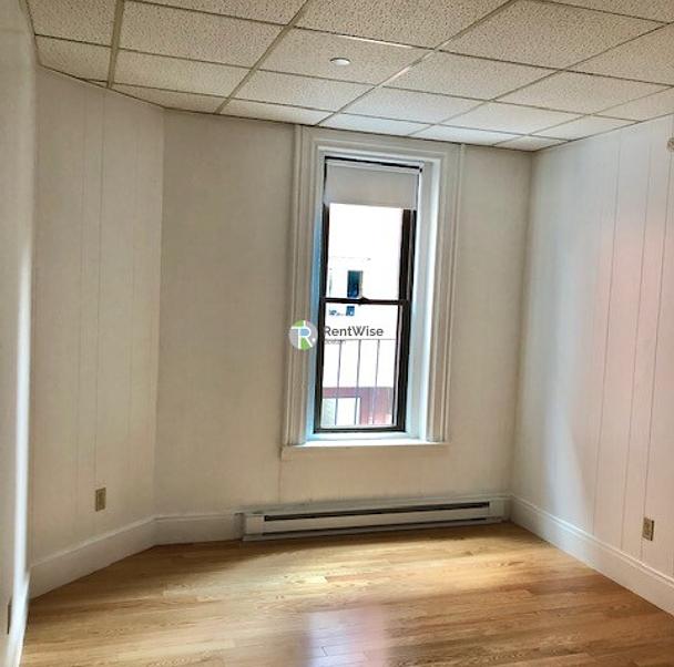Photo of 272 Newbury St