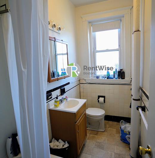 Photo of 1810 Commonwealth Ave
