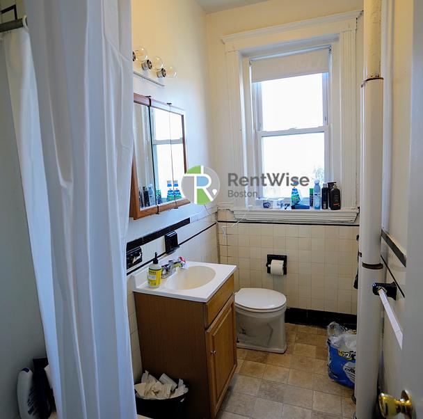 Photo of 1810 Commonwealth Ave