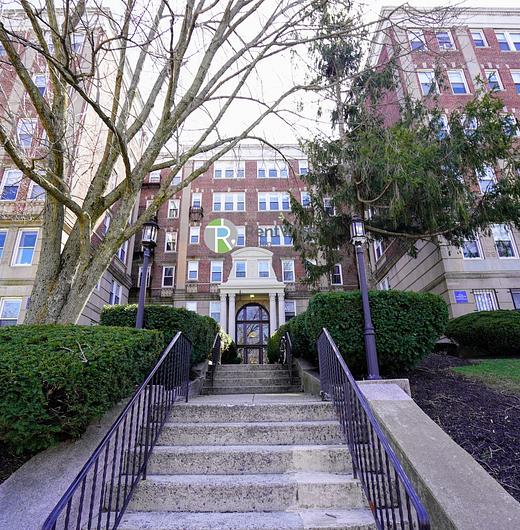 Photo of 1810 Commonwealth Ave