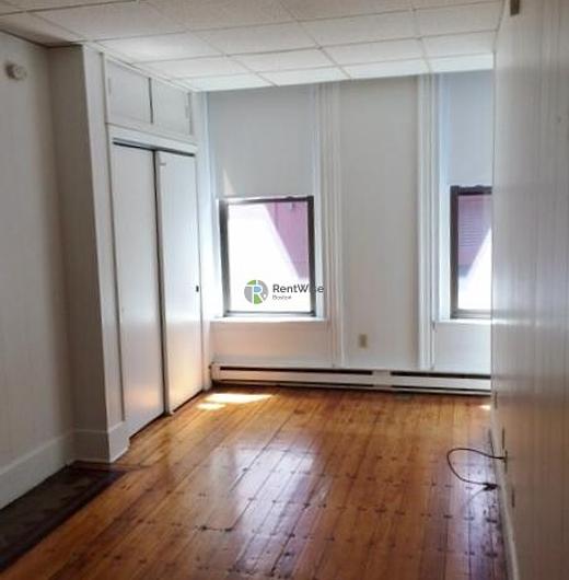Photo of 272 Newbury St
