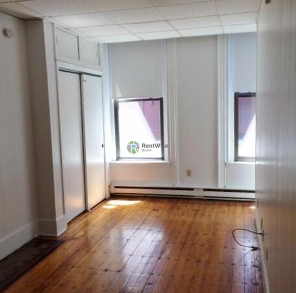 Photo of 272 Newbury St