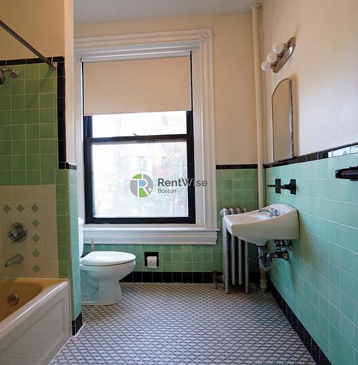 Photo of 504 Beacon St