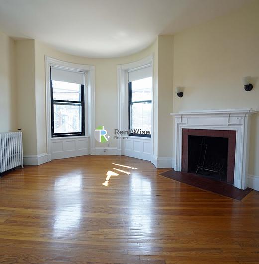 Photo of 504 Beacon St