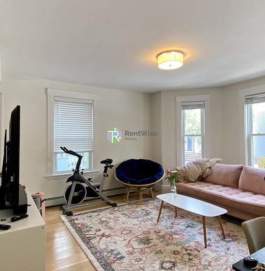 Photo of 319 Columbia St.