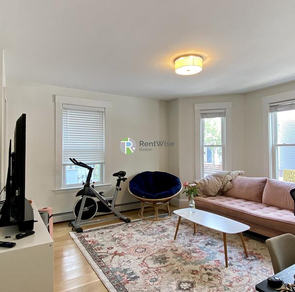 Photo of 319 Columbia St.