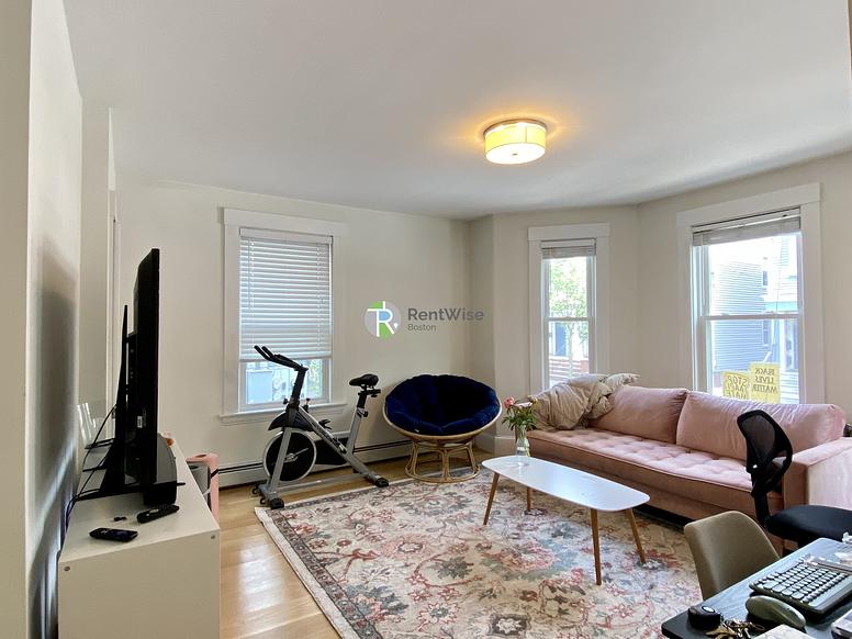Photo of 319 Columbia St.