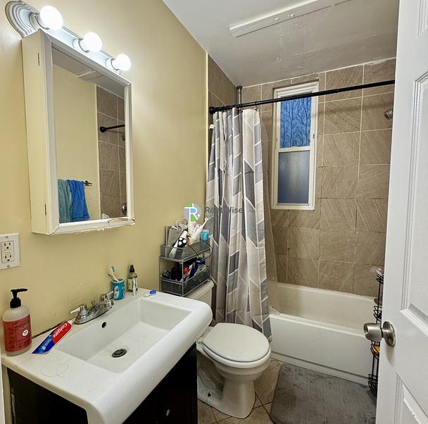 Photo of 731 Parker St