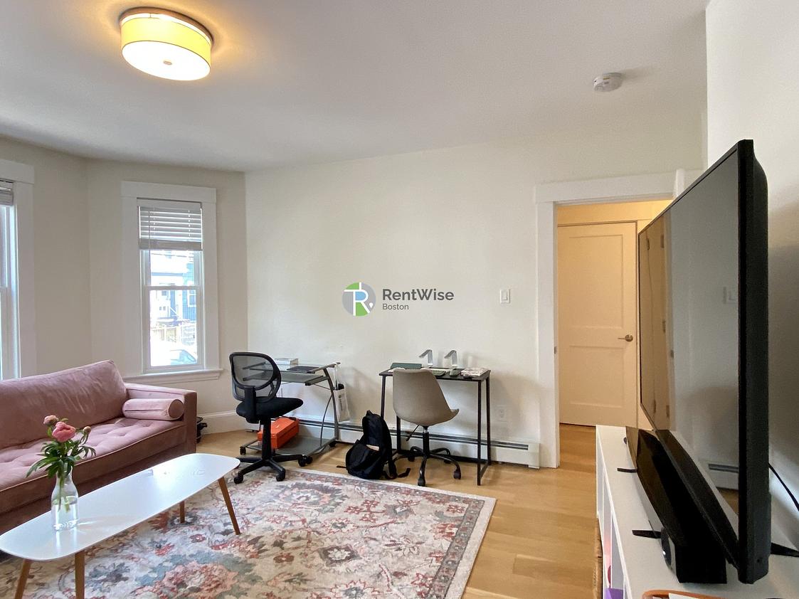 Photo of 319 Columbia St.