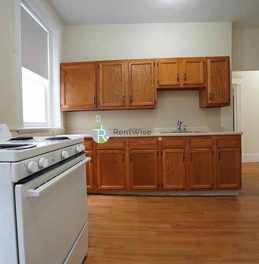 Photo of 1589 Beacon Street