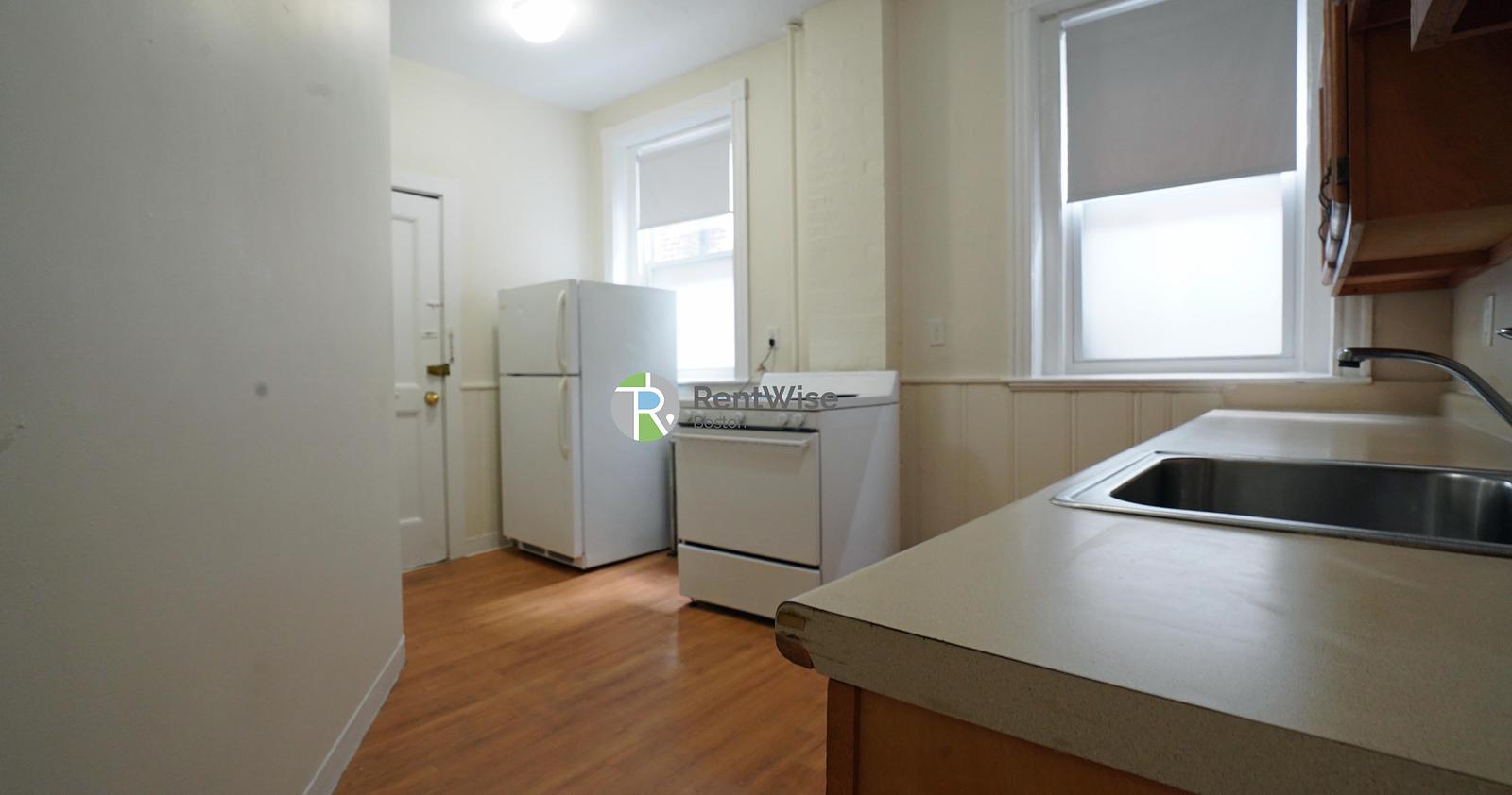 Photo of 1589 Beacon Street