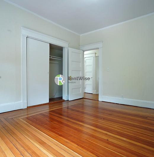 Photo of 1589 Beacon Street