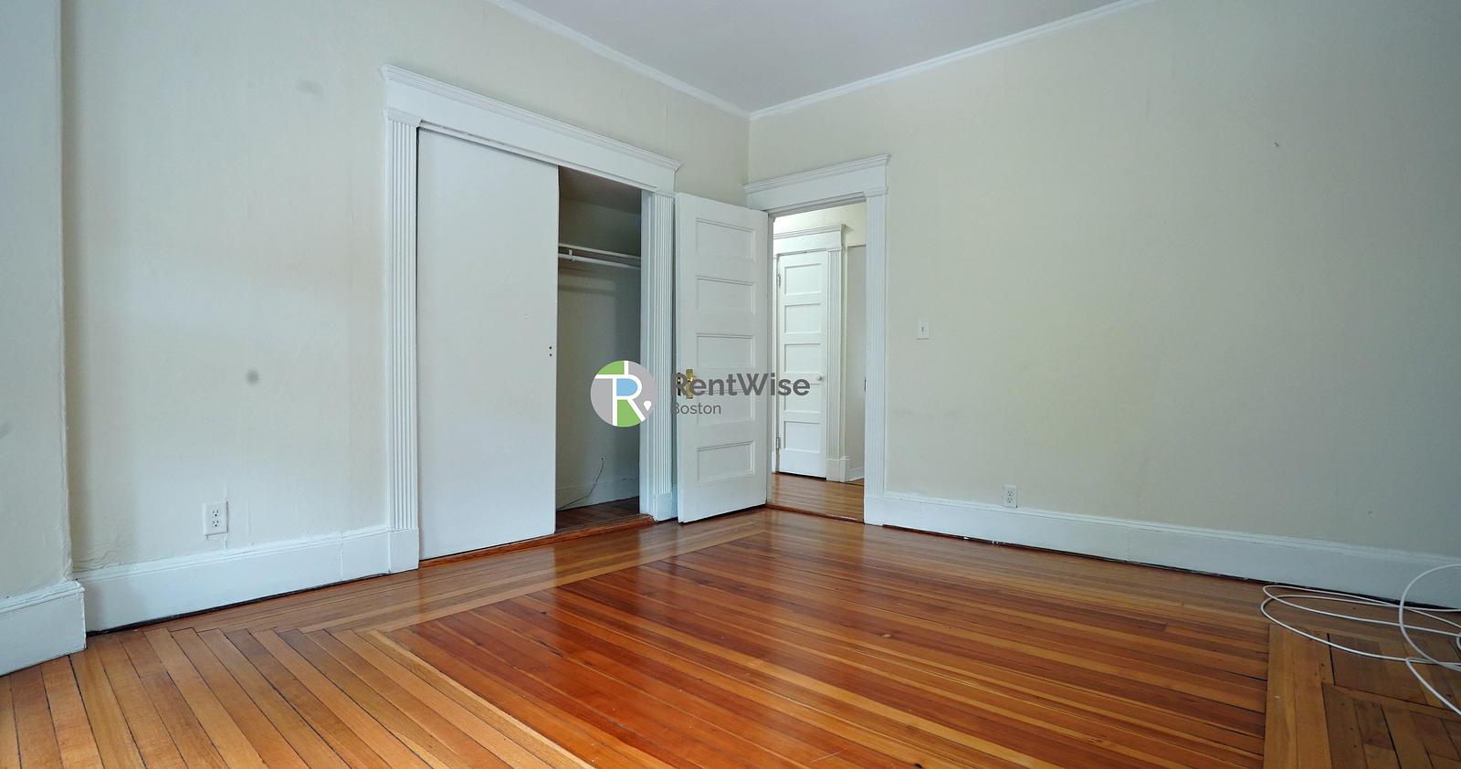Photo of 1589 Beacon Street