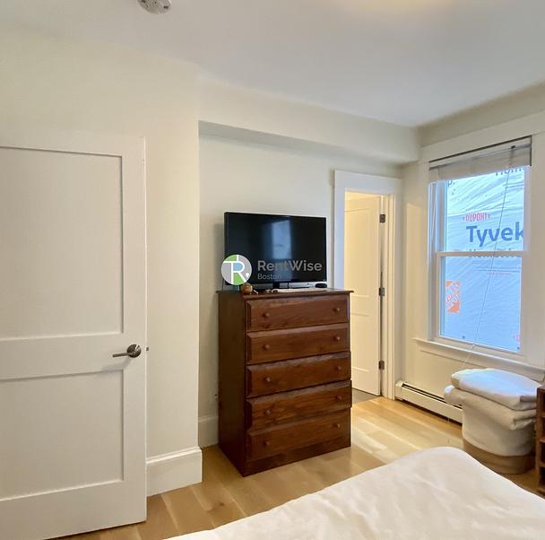 Photo of 319 Columbia St.