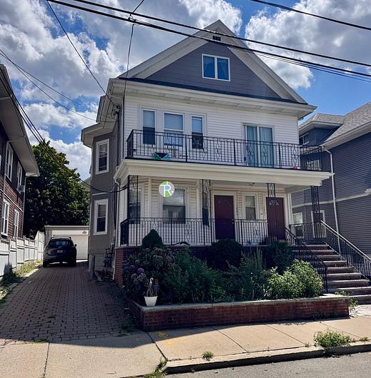 Photo of Gorgeous Tufts apartment