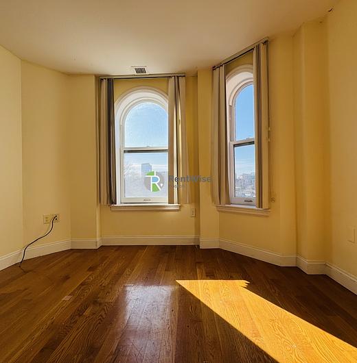 Photo of 90 Westland Avenue