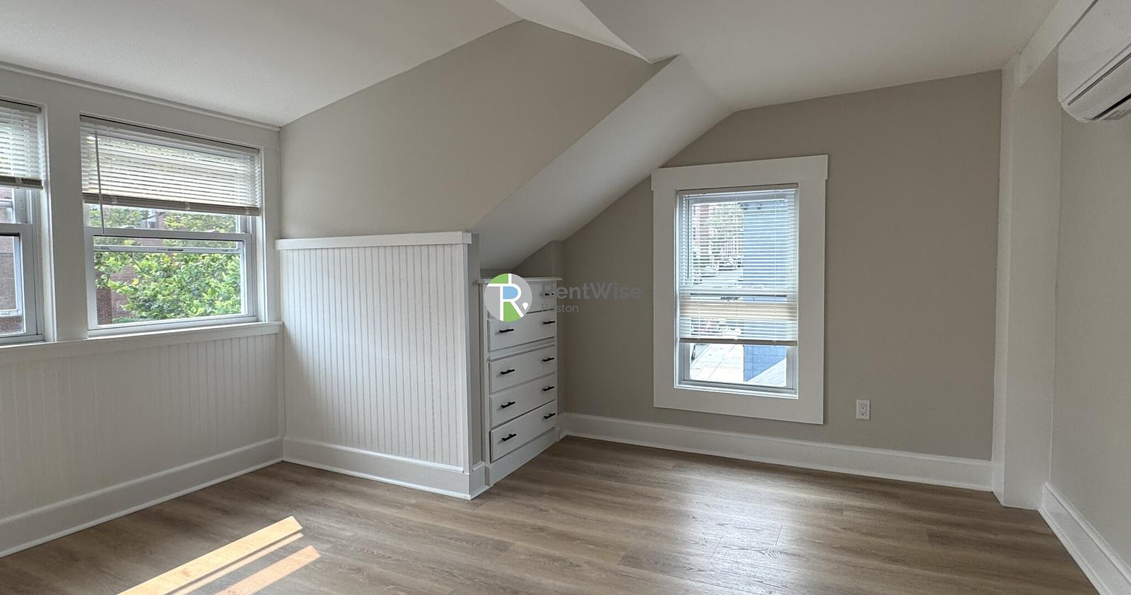 Photo of 142 Dorchester St